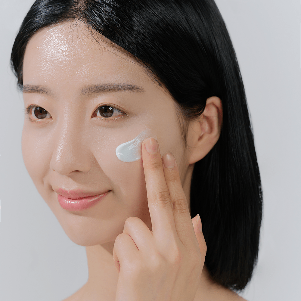 Skin1004 馬達加斯加積雪草玻尿酸水潤防曬精華 100ml